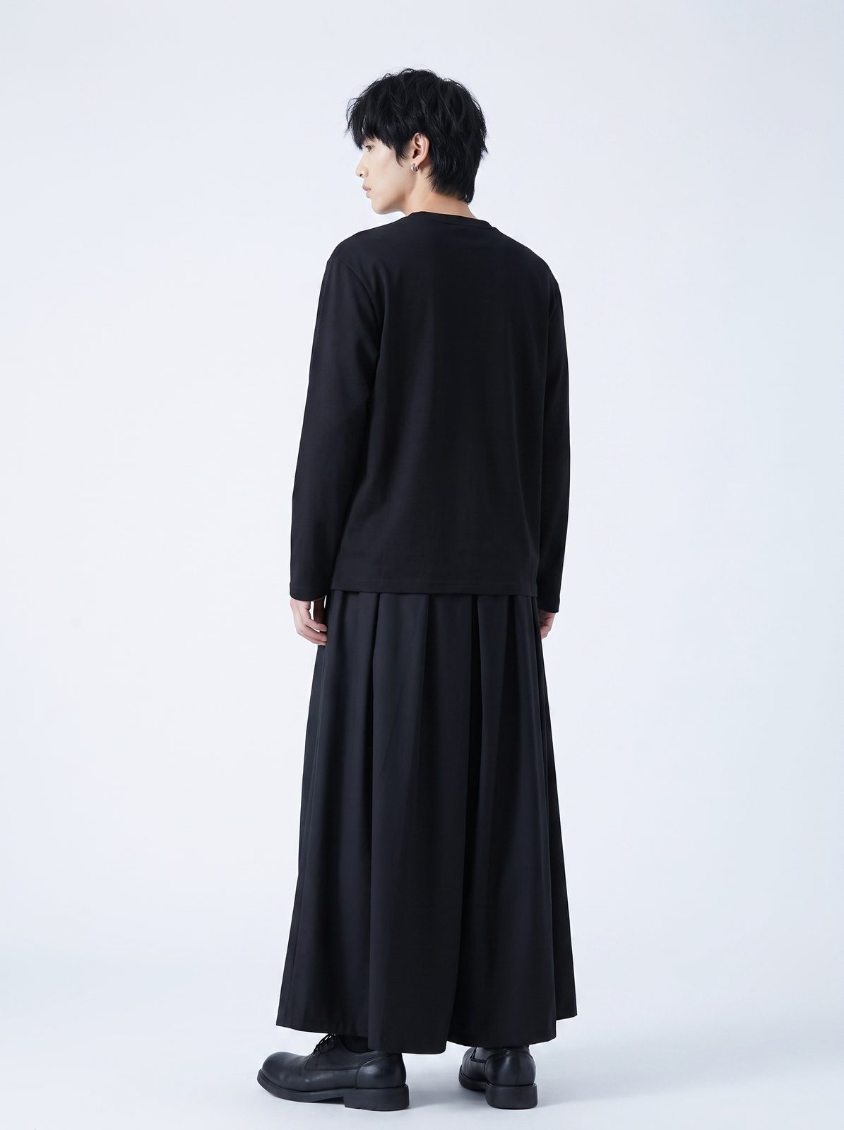 ドレープ袴パンツ 着用 背面