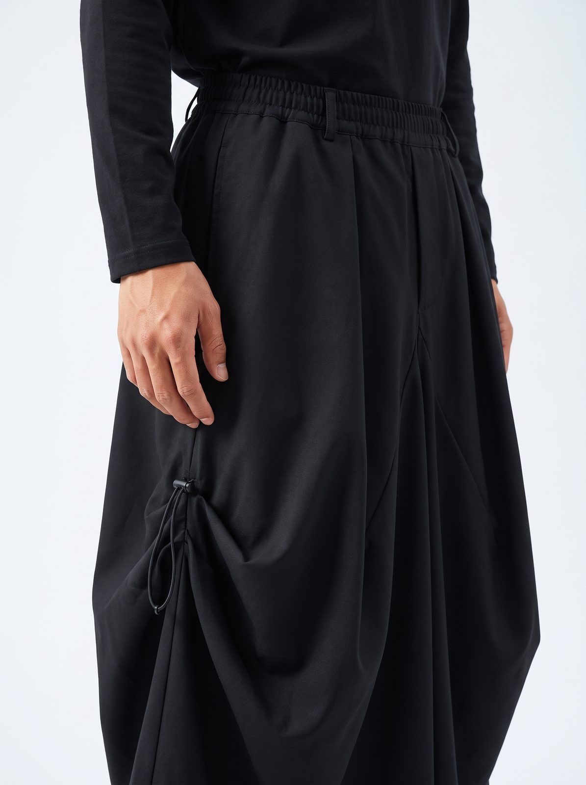 ドレープ袴パンツ 着用 ディテール
