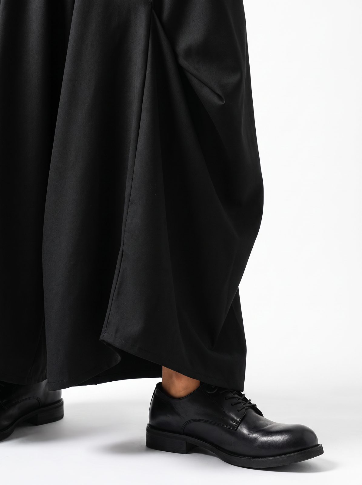 ドレープ袴パンツ 着用 ディテール