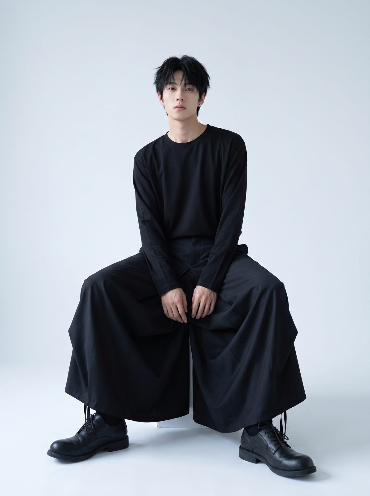 ドレープ袴パンツ 着用 座り