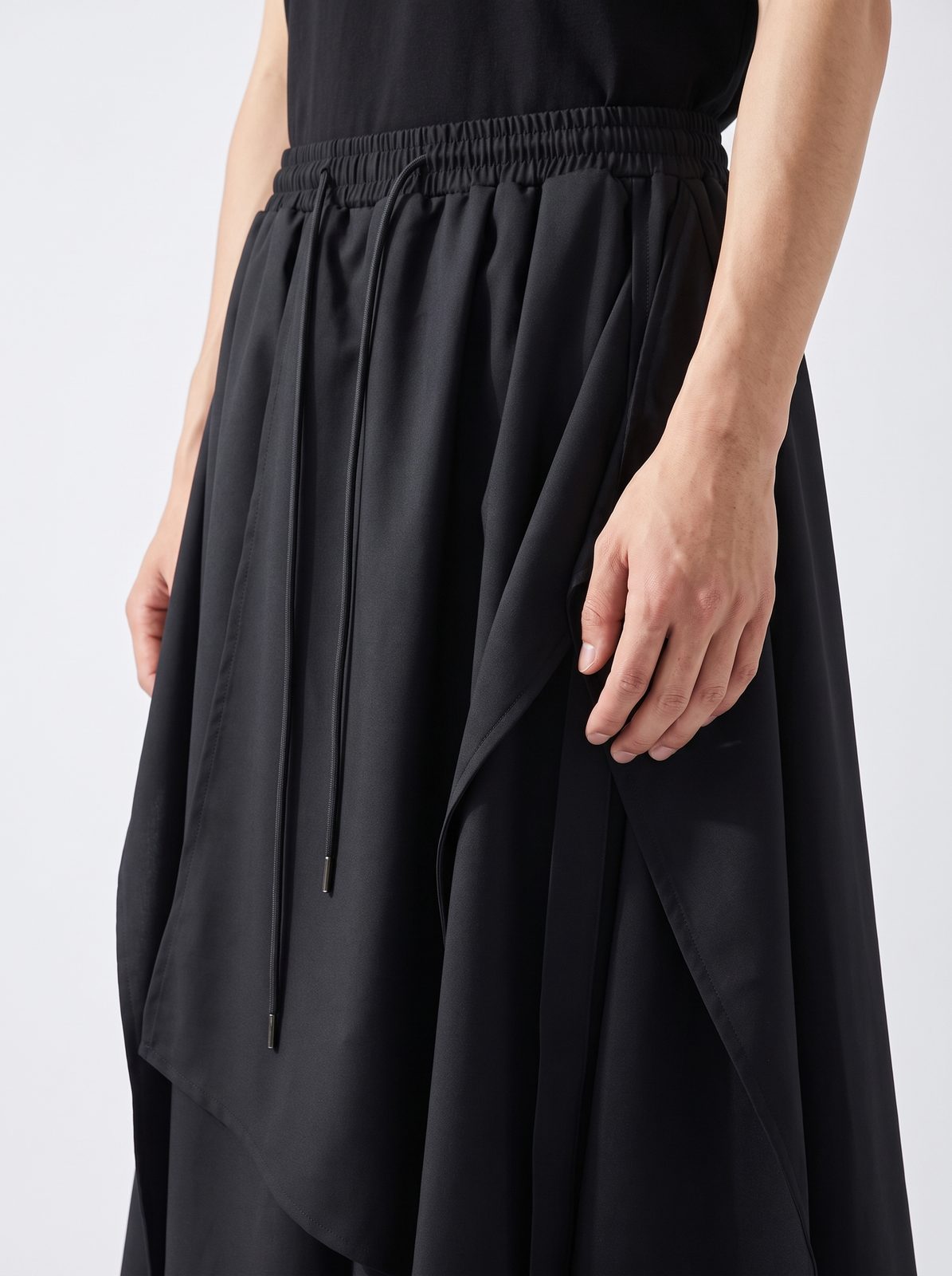 ラップドレープスカートパンツ 着用 ディテール