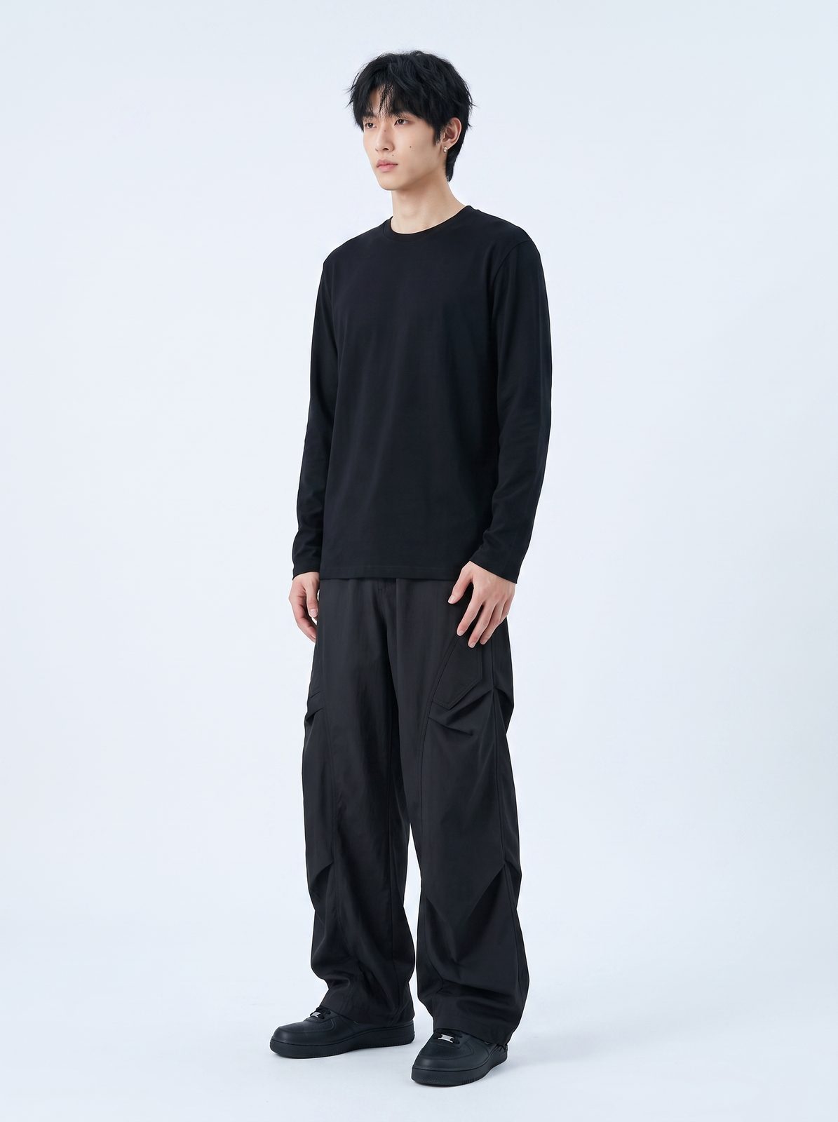 パラシュートカーゴパンツ 着用 斜め