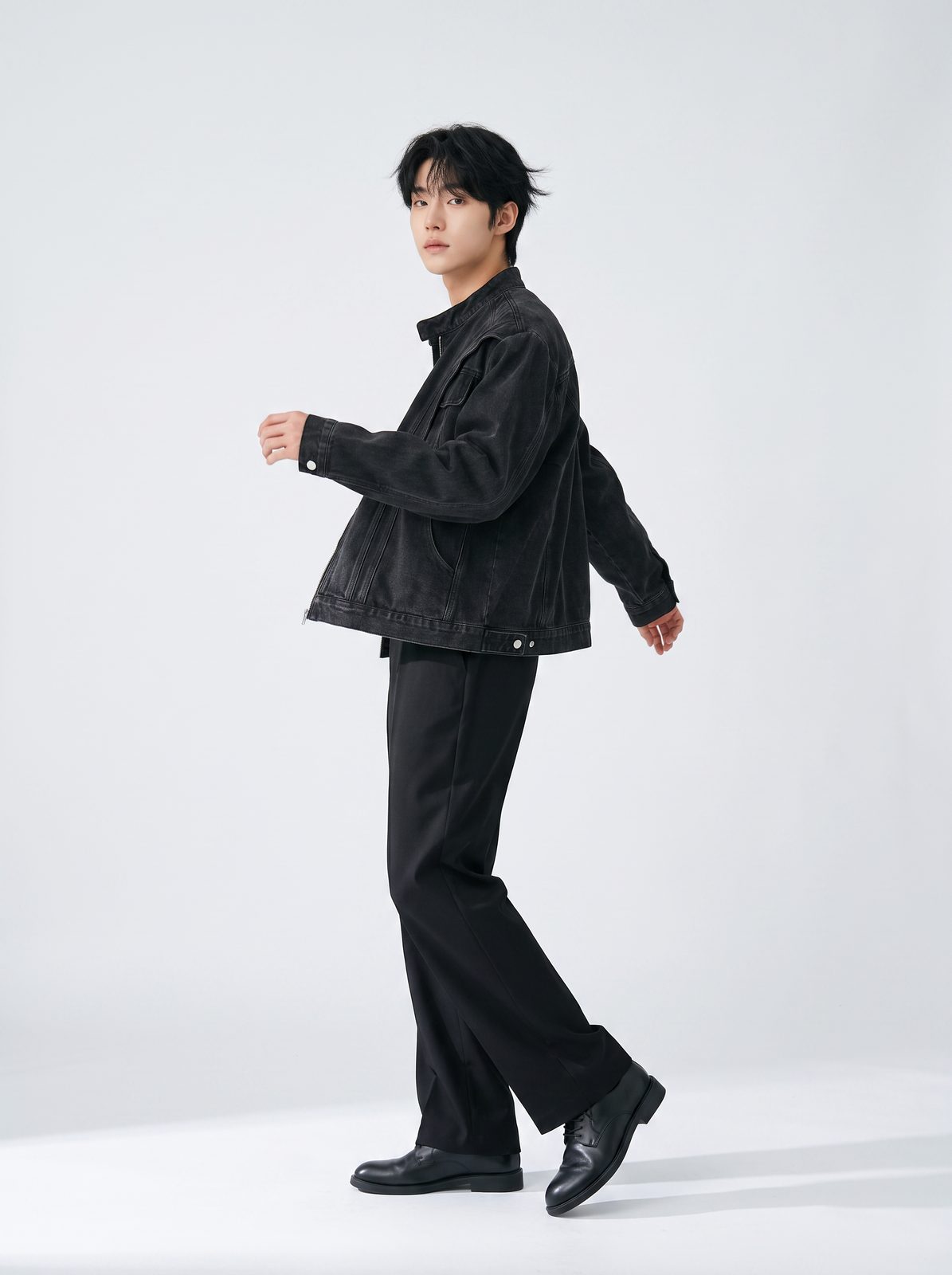 ブラックウォッシュドデニムジャケット 着用 動き