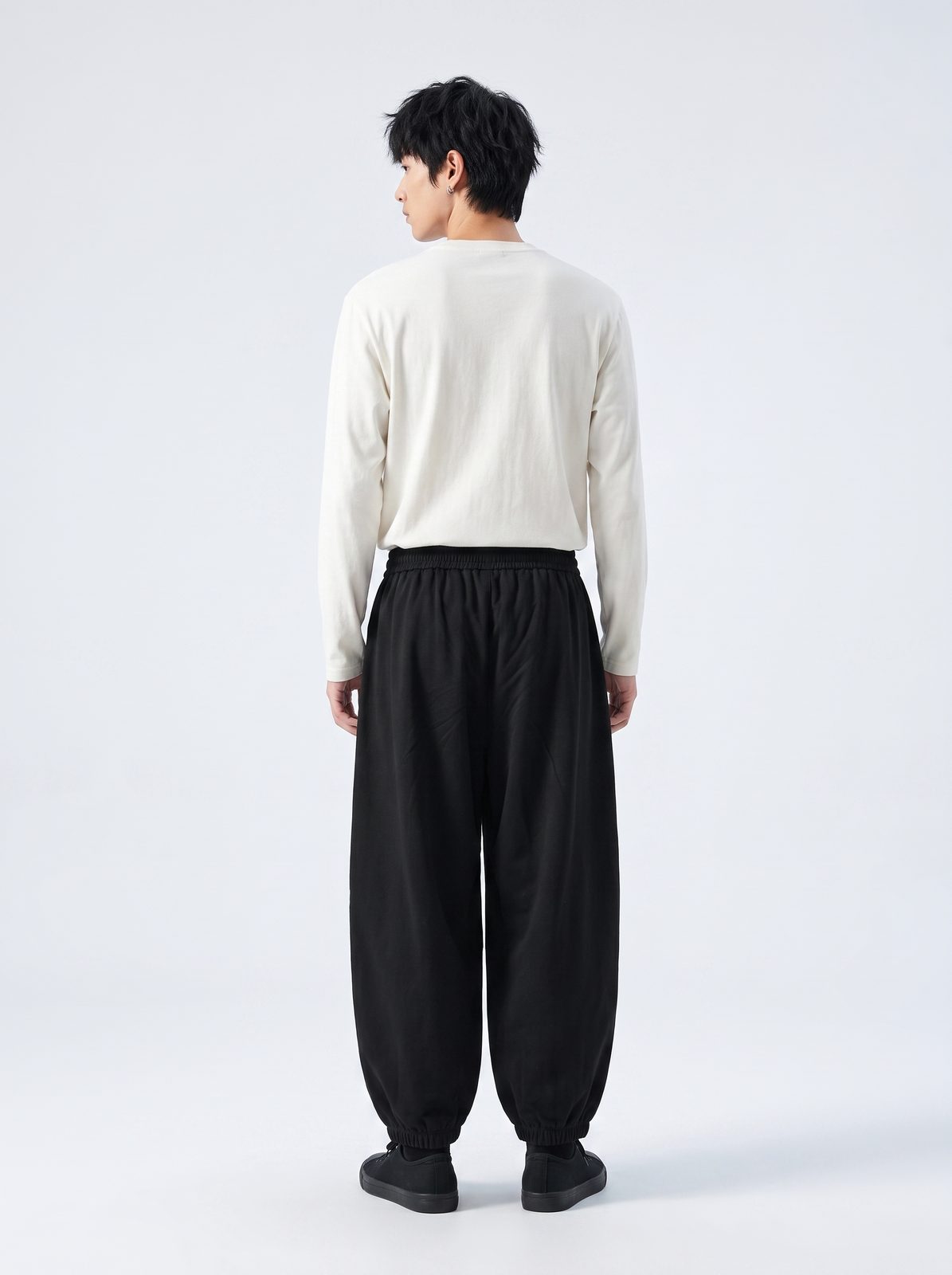 バルーンワイドパンツ 着用 背面