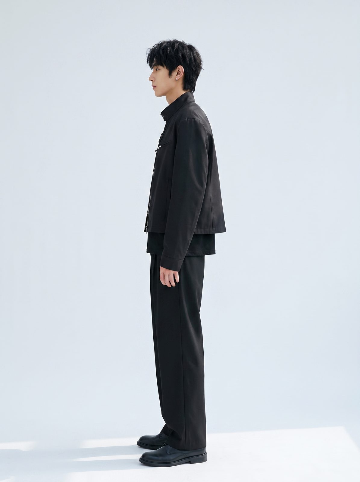 ブラックジップブルゾン 着用 横